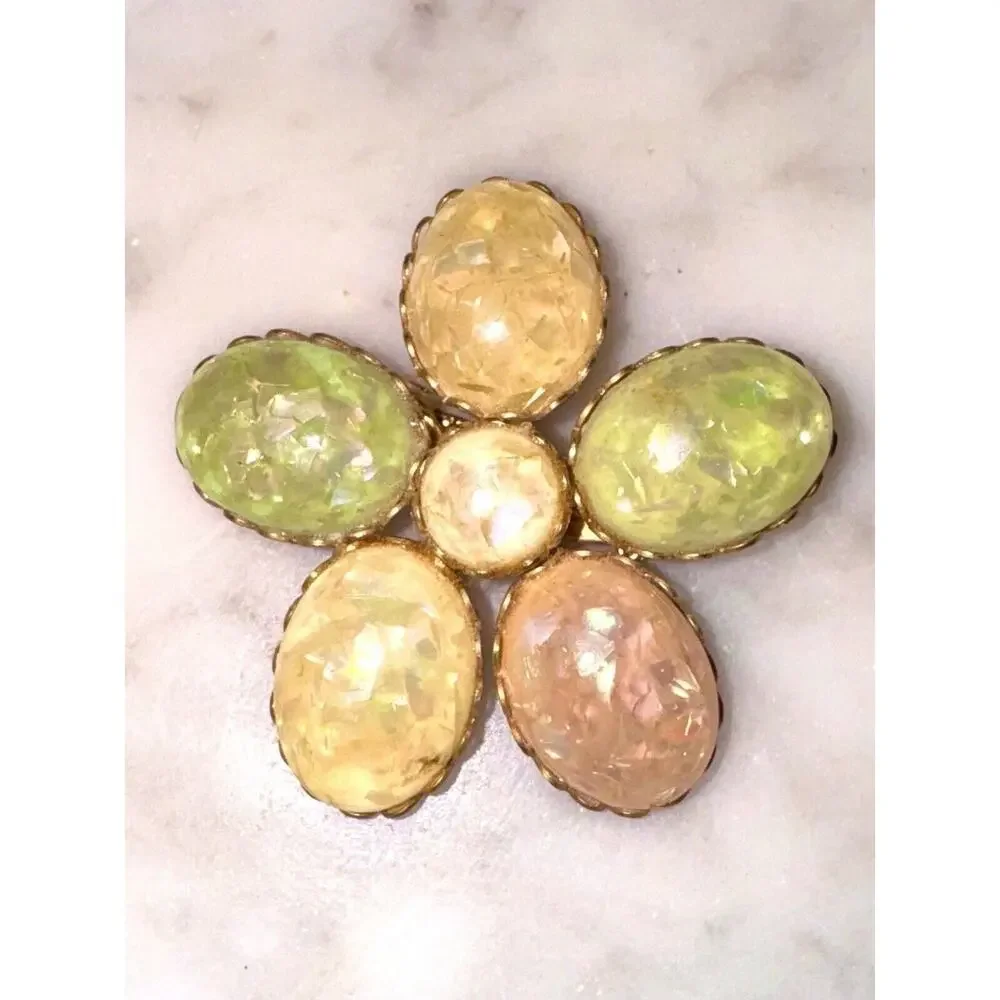 Vintage Coro Gold Tone Multicolor Confetti Lucite Flower Brooch Signed